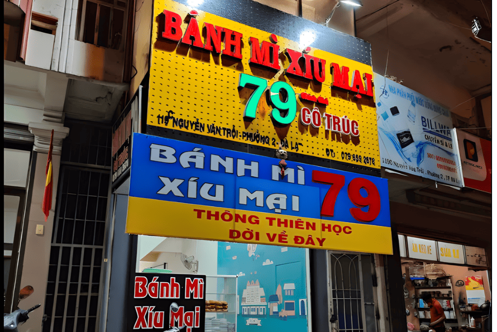 Không gian quán nhỏ, chỉ vài mét vuông với nồi xíu mại thơm lừng (Nguồn: Harry Nguyen - Google Map)